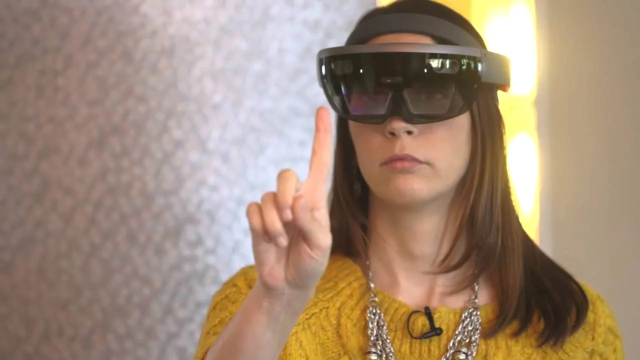 How does Microsoft HoloLens really looks like - video thumbnail